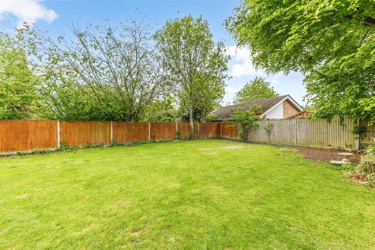 Longbridge Road, Bramley, RG26