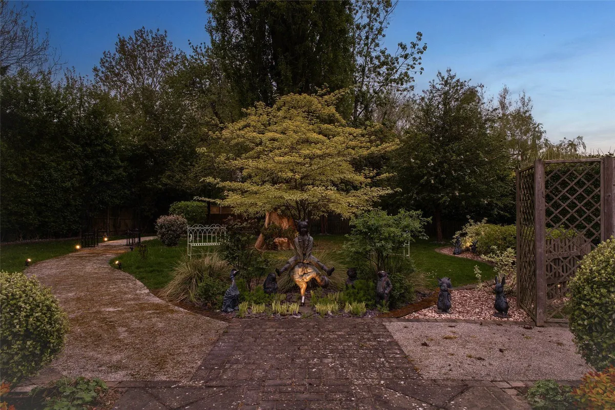 Meadow House, Sherborne St John, RG24
