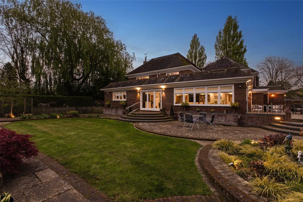 Meadow House, Sherborne St John, RG24