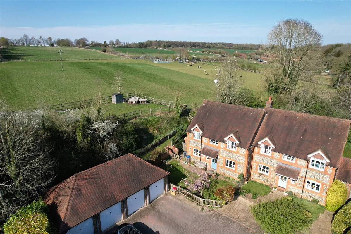 Tudor Rose Cottages, Freefolk, RG28