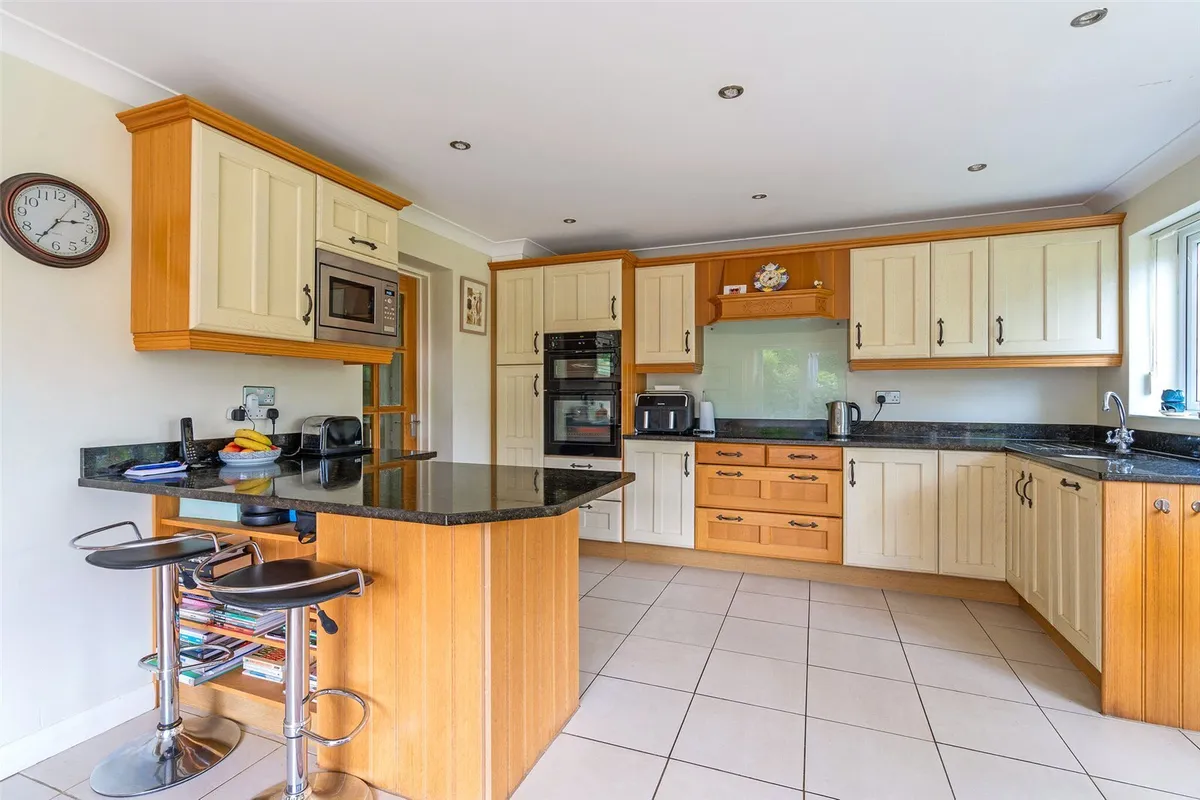 Burnt Oak, Little London, RG26