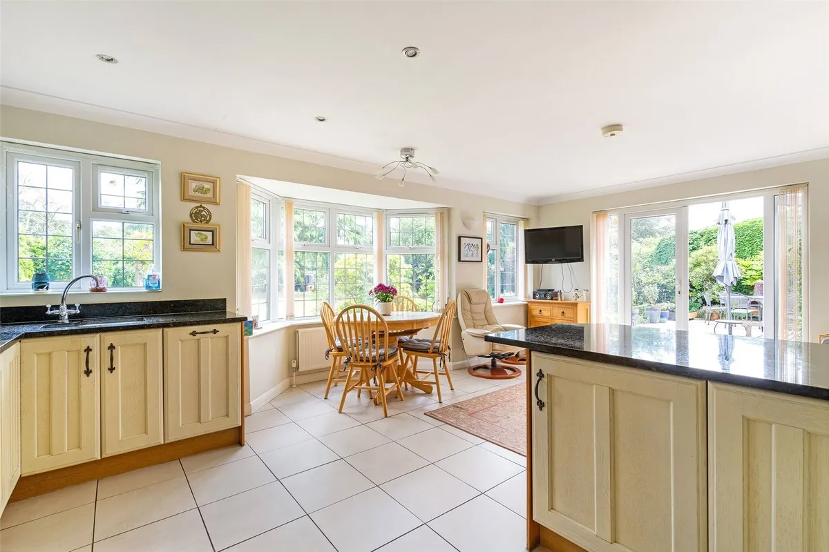 Burnt Oak, Little London, RG26