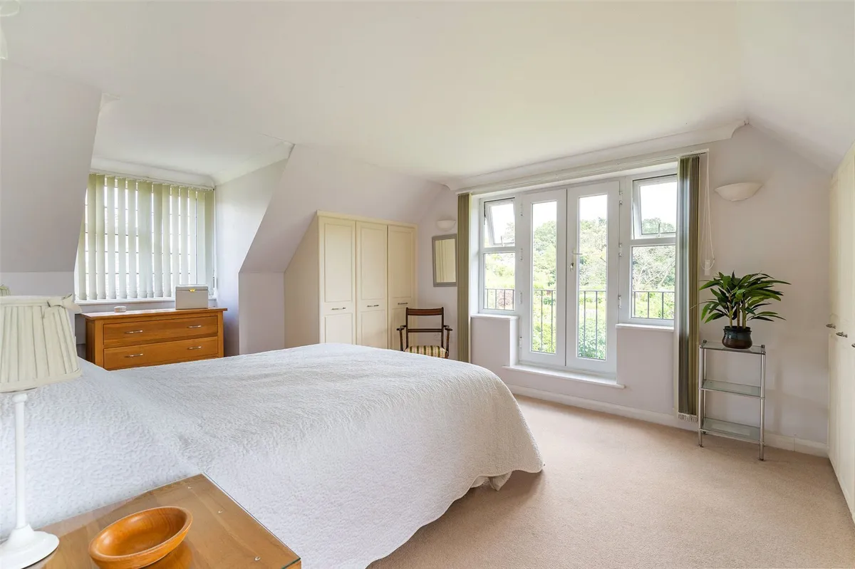 Burnt Oak, Little London, RG26