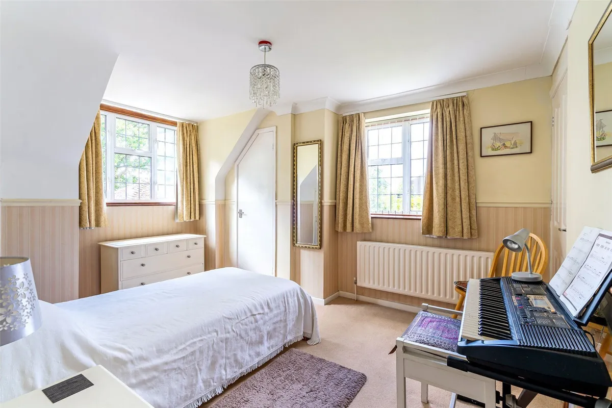 Burnt Oak, Little London, RG26