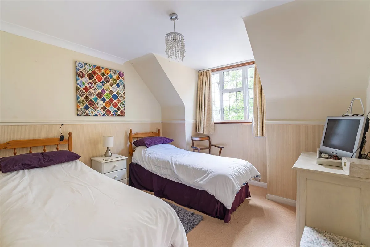 Burnt Oak, Little London, RG26