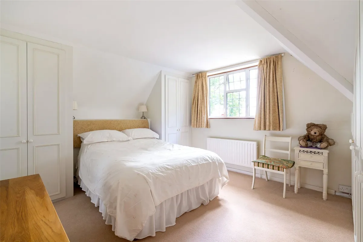 Burnt Oak, Little London, RG26