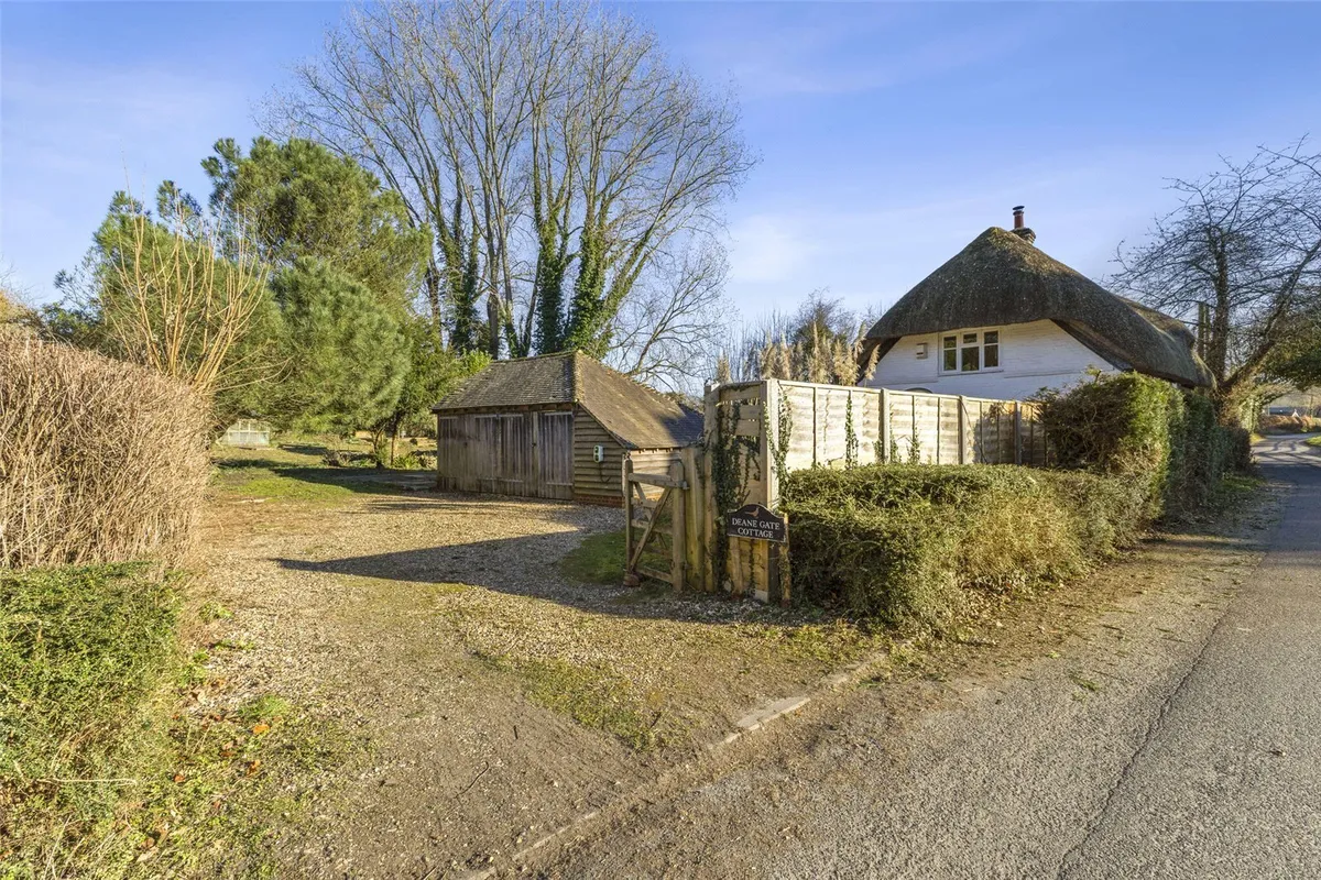 Deane Gate Cottage, Nr Overton, RG25