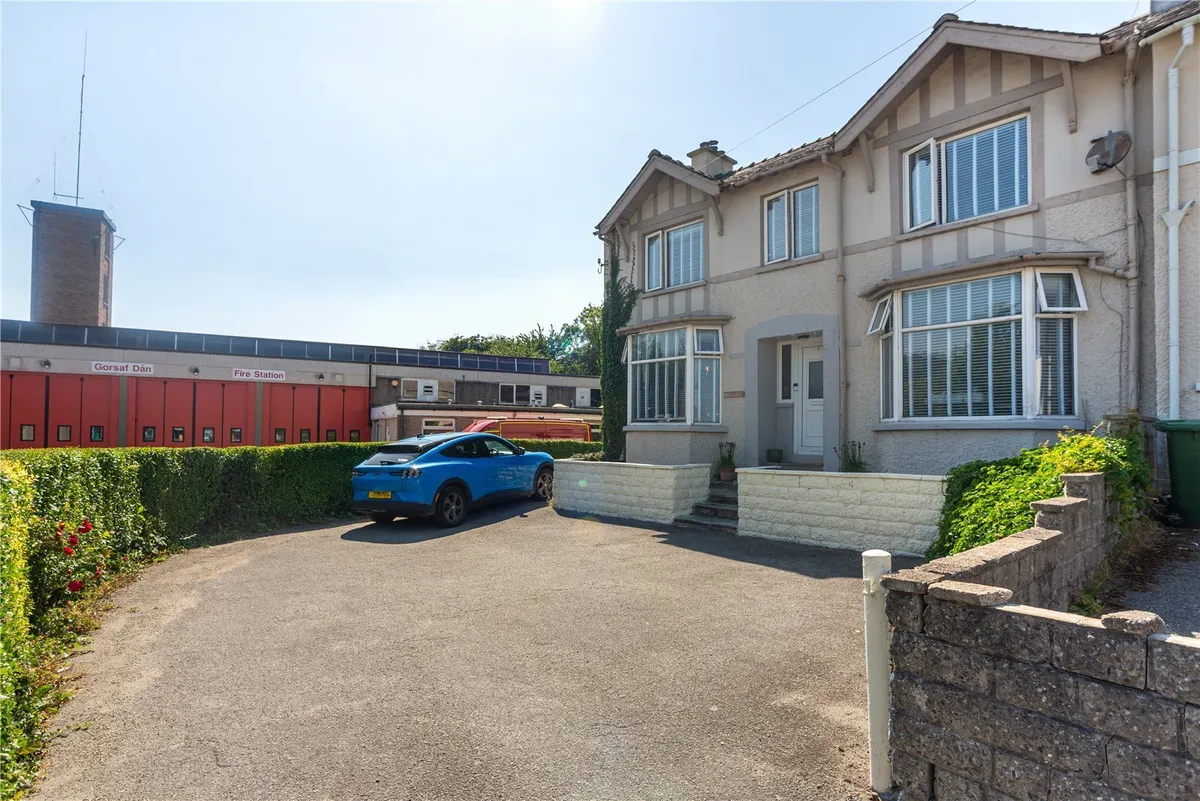 Beach Road, Bangor, Gwynedd, LL57