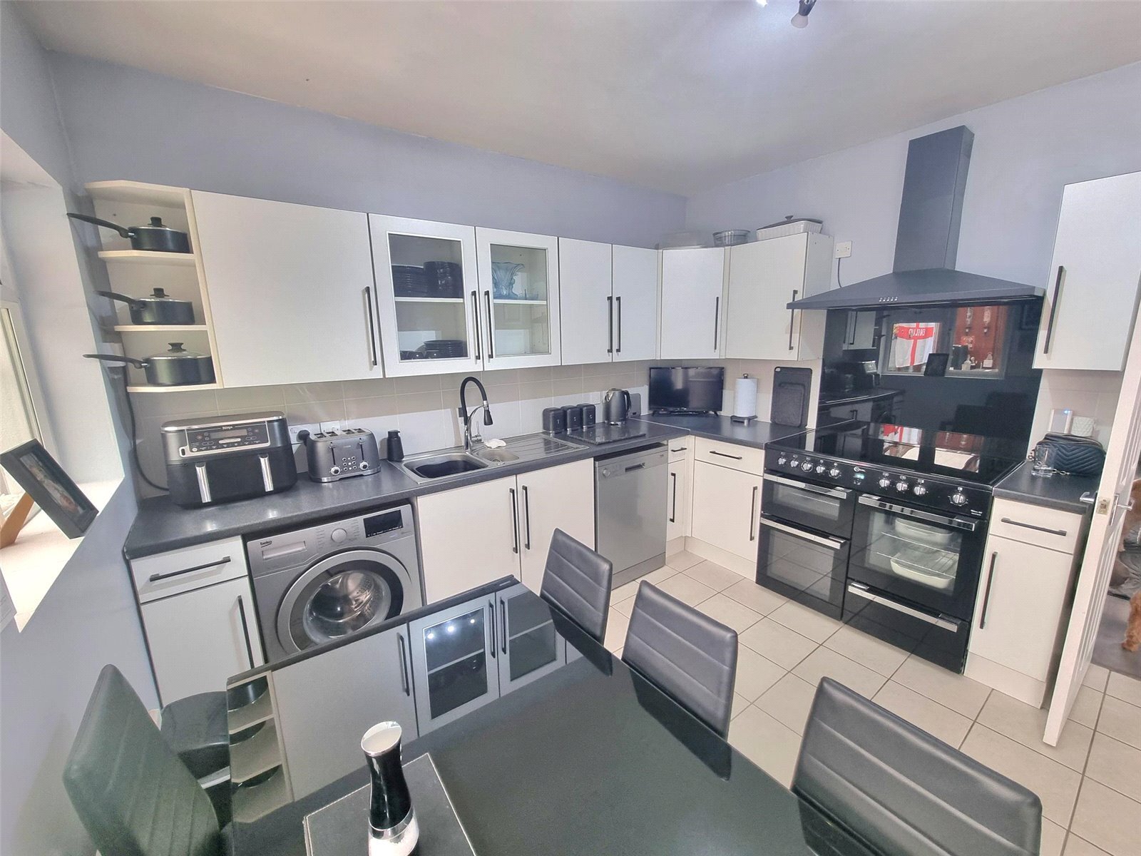 Victoria Road, Rayleigh, Essex, SS6 Image 2