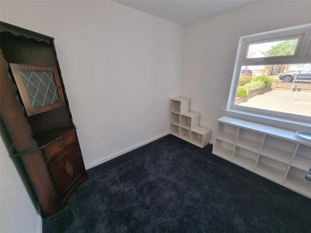 Property carousel item 9