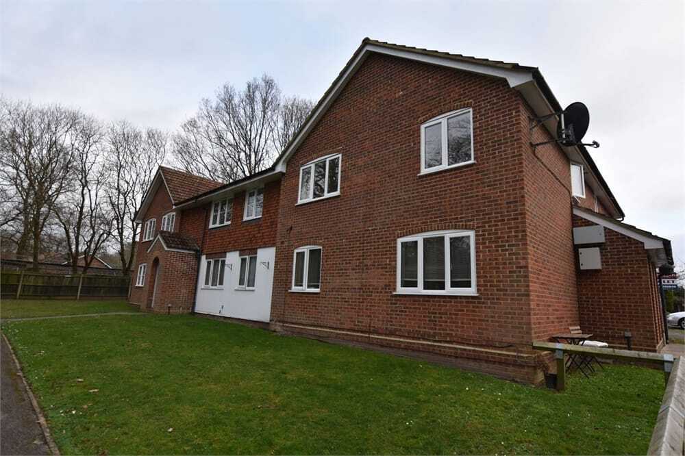 Upshire Gardens, The Warren, Bracknell, RG12 Image 4