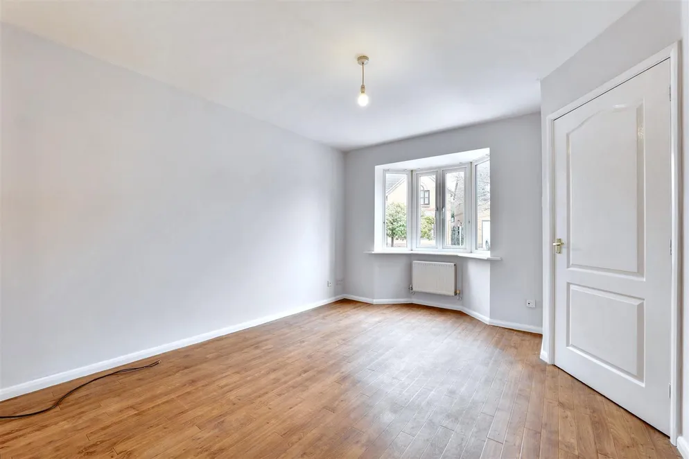 Property carousel item 4