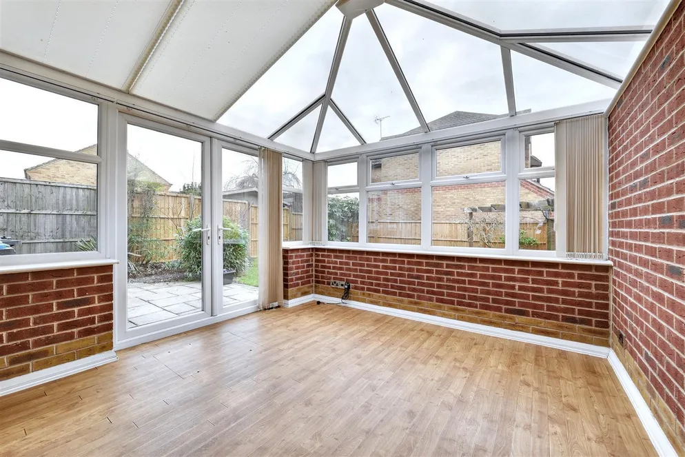 Property carousel item 9