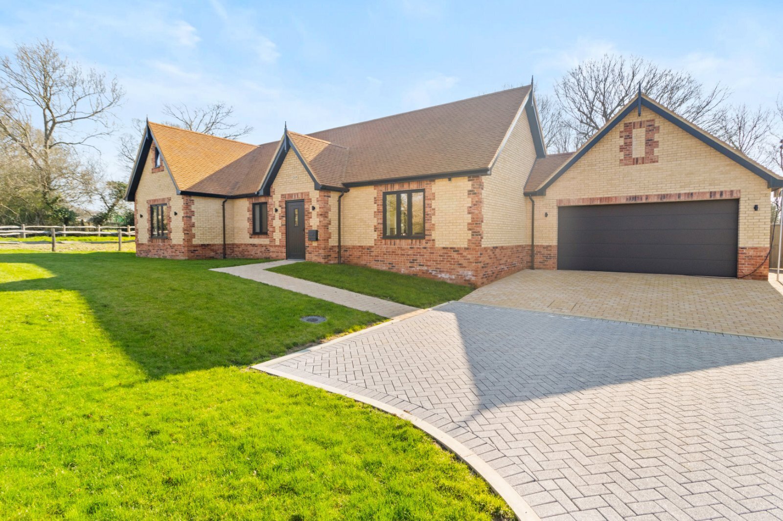 The Courtyard, Framfield, Uckfield, East Sussex, TN22 Image 1