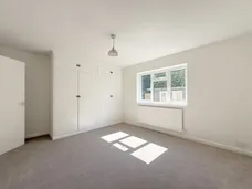 Plaistow Road Godalming GU8 photo 5