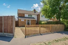 Morris Way London Colney AL2 photo 1