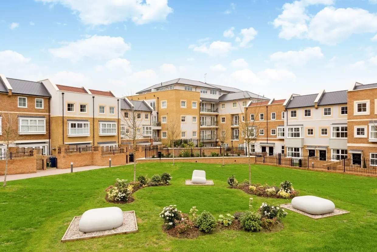 Flambard Way Godalming GU7 photo 10