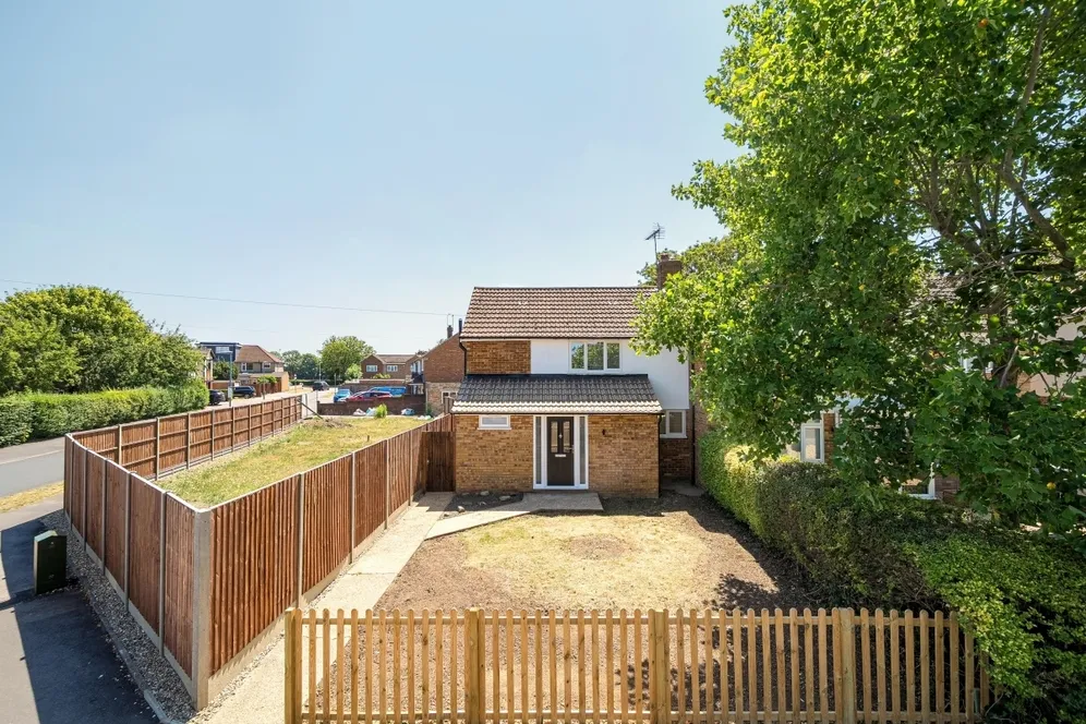 Morris Way London Colney AL2 photo 12