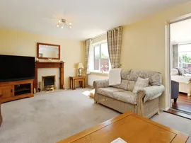 Leighton Close, Wellingborough thumb 3