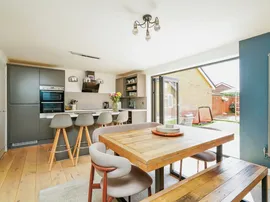 Miles East, Harwell, Didcot thumb 2