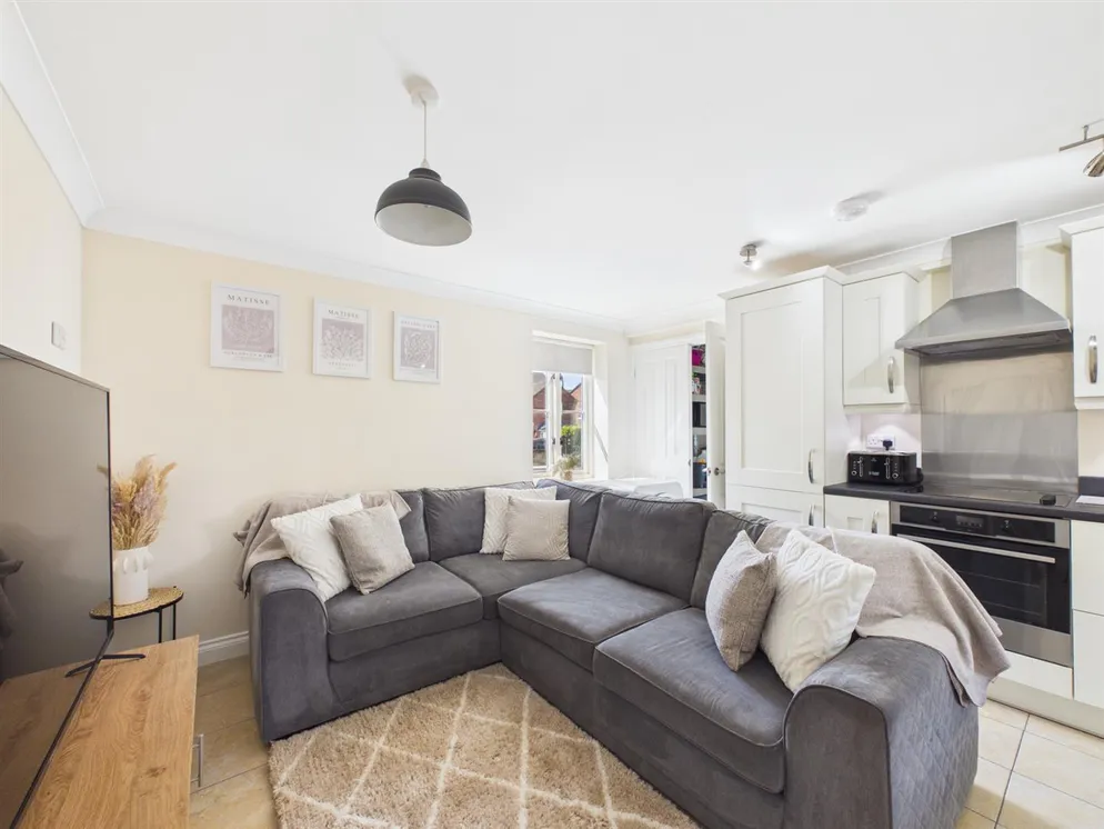 Property carousel item 4