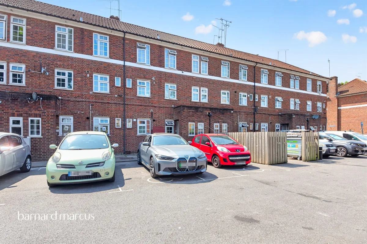 Sheaveshill Court, The Hyde, London