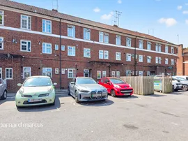 Sheaveshill Court, The Hyde, London photo