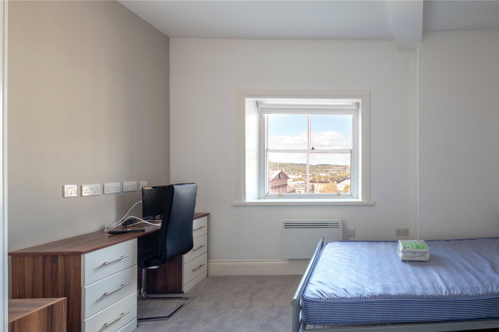 Tite Hall, Huddersfield, HD1 Image 6