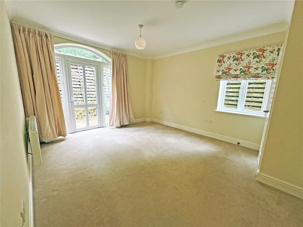 Property carousel item 4