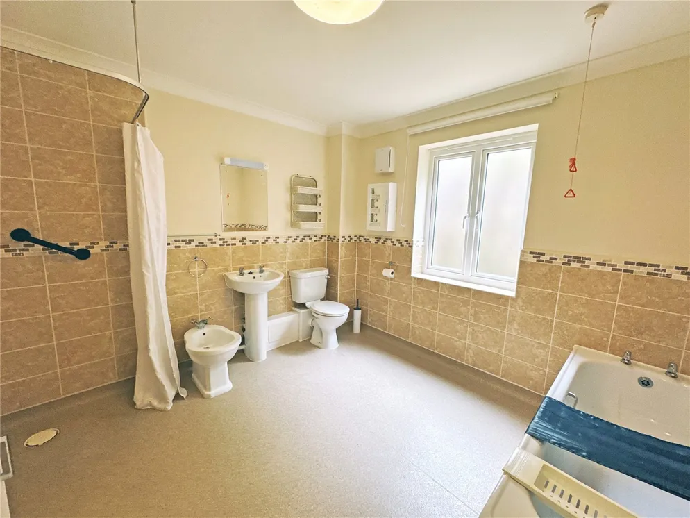 Property carousel item 6
