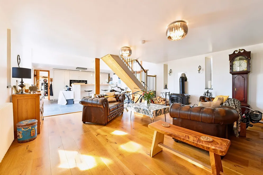 Property carousel item 4