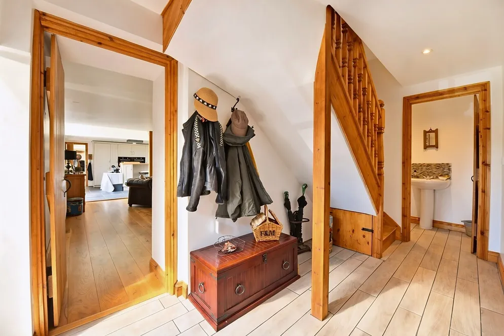 Property carousel item 9