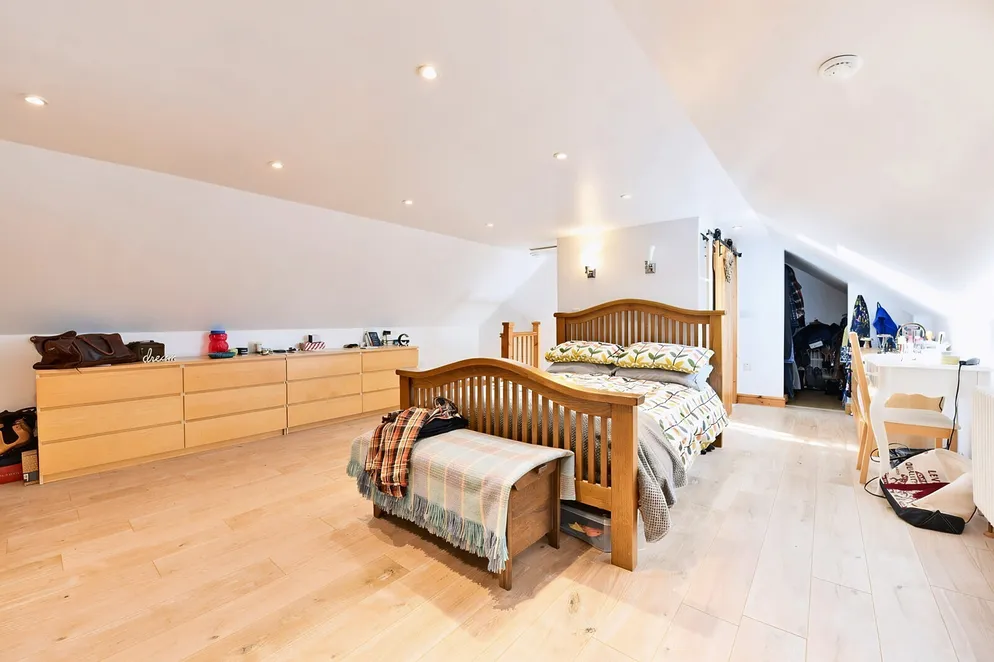 Property carousel item 12