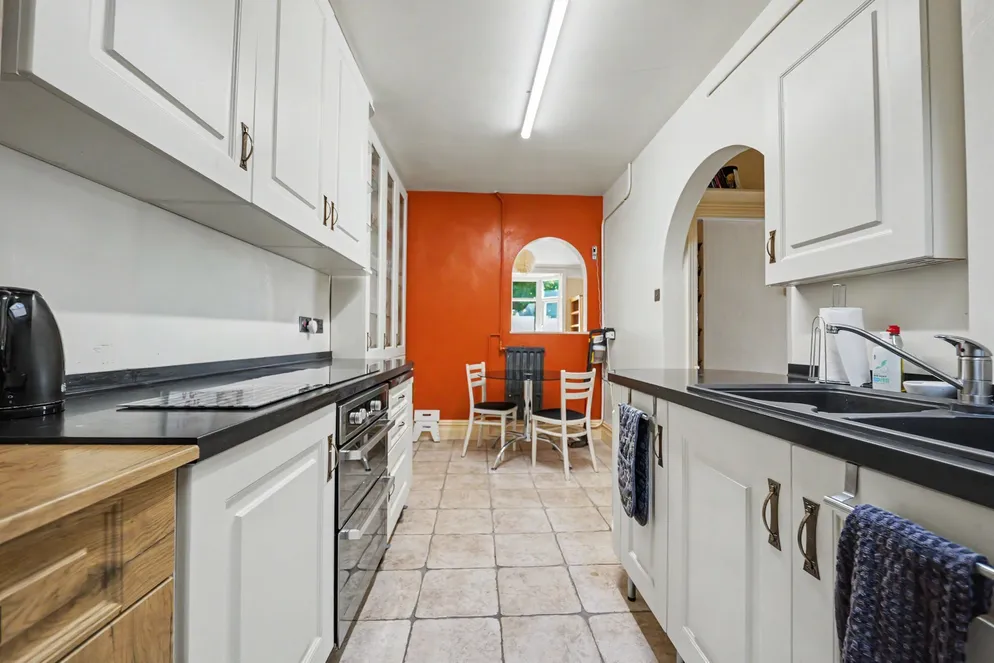 Property carousel item 4