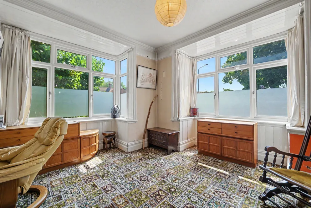 Property carousel item 9