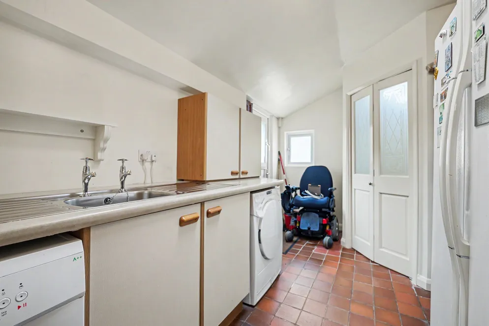 Property carousel item 12