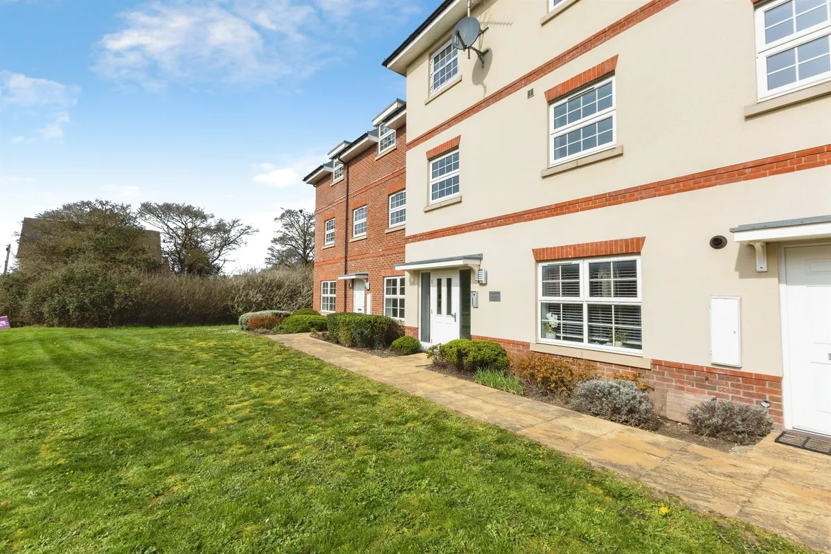 Hayes Drive, Three Mile Cross, Reading
