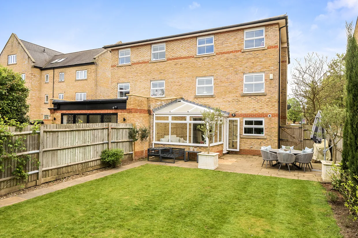 Weston Drive, Caterham, CR3 photo 4