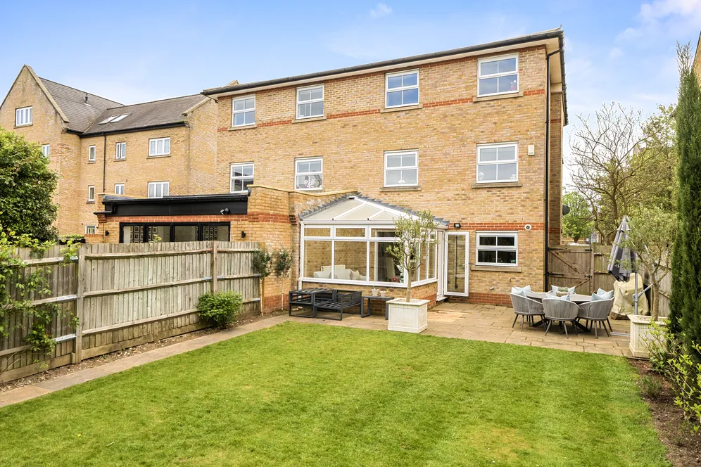 Weston Drive, Caterham, CR3 photo 4
