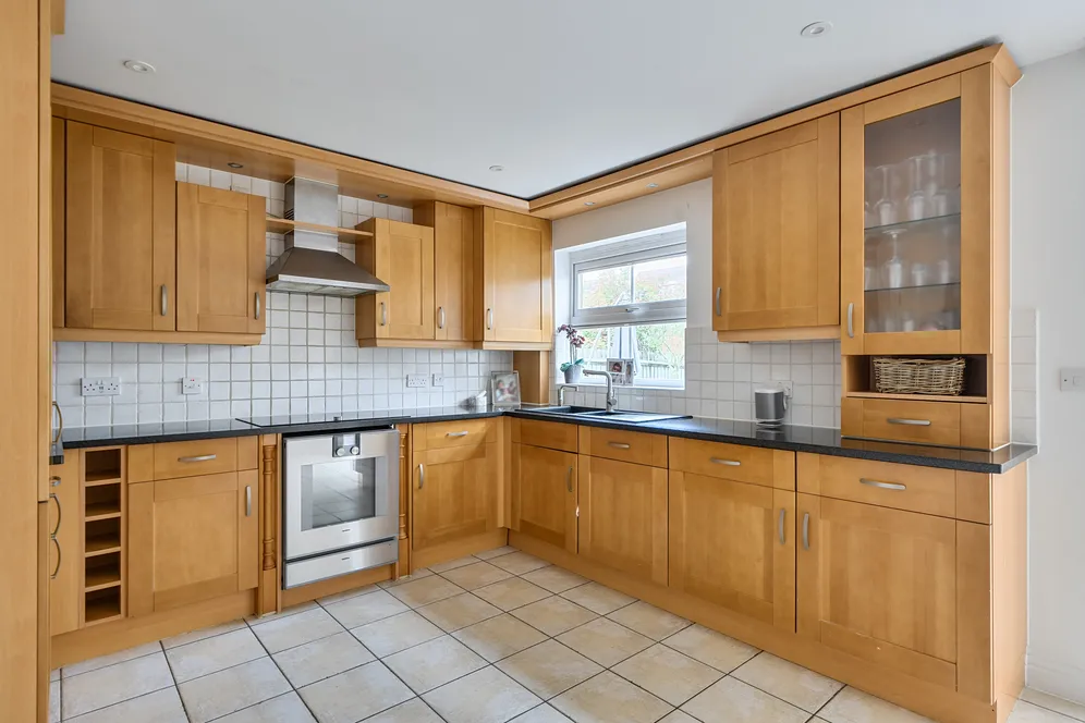 Weston Drive, Caterham, CR3 photo 8