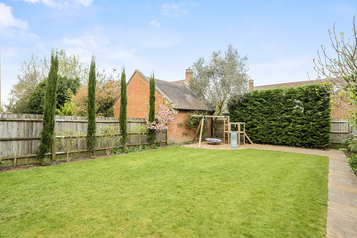 Weston Drive, Caterham, CR3 photo 13