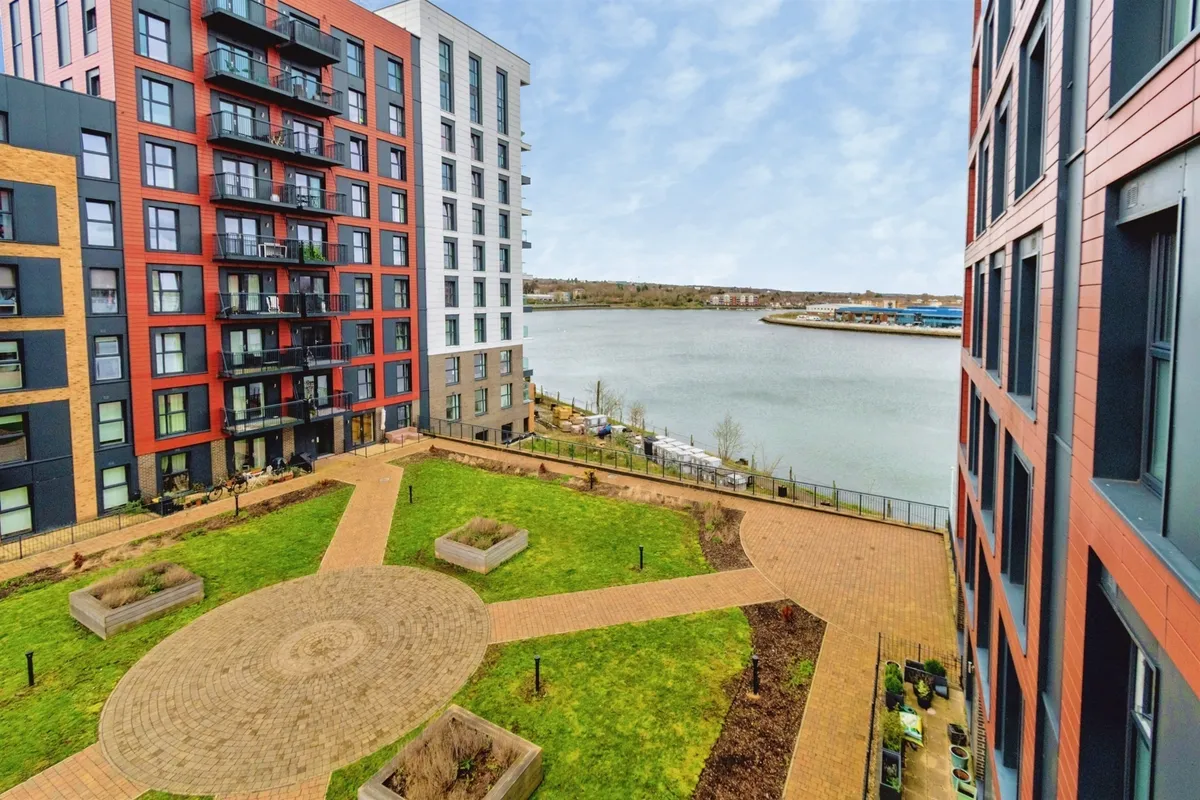 Meridian Way, SOUTHAMPTON