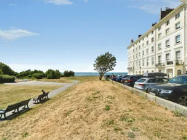 Adelaide Crescent, Hove thumb 2
