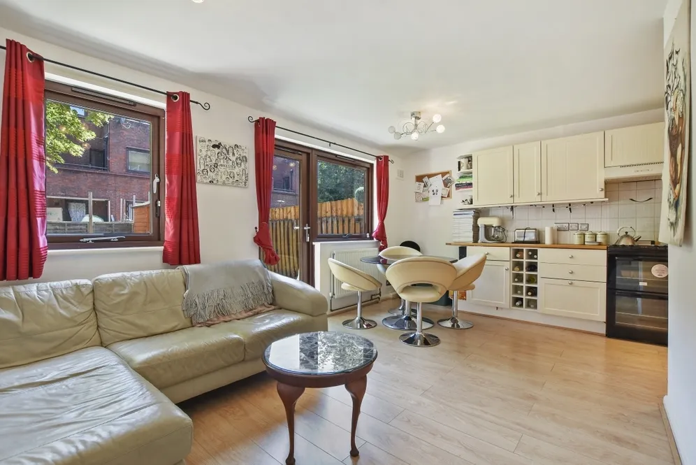 Worcester Mews, NW6 photo 2