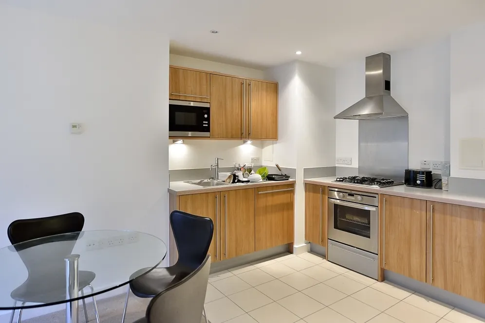 Carronade Court London N7 photo 3