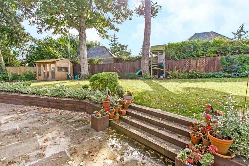 Mornington Drive Winchester SO22 photo 2