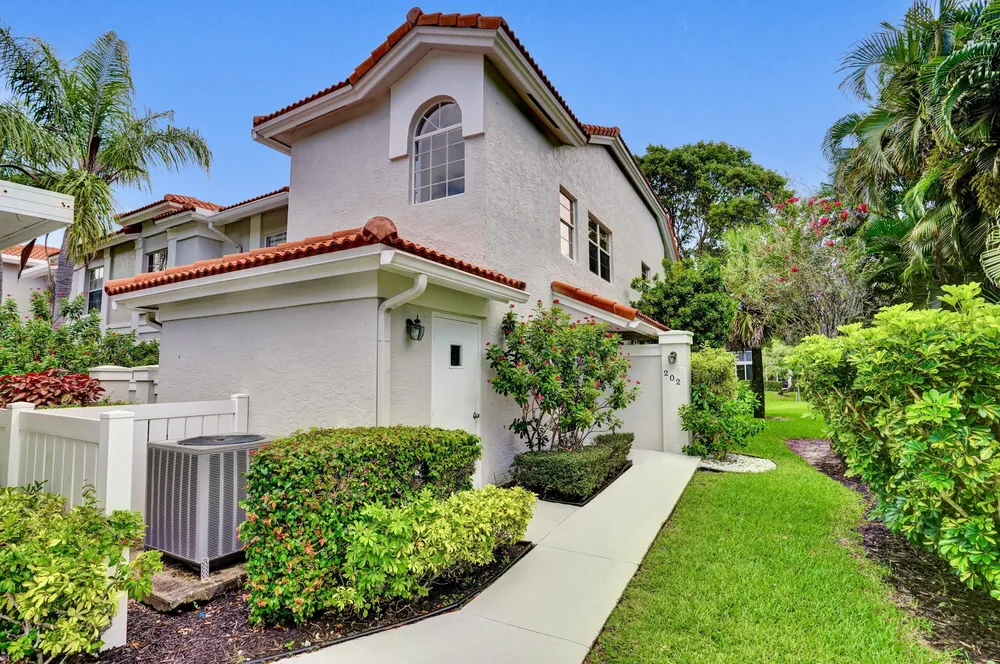 7669 Springwater Pl, Boynton Beach, FL 33437