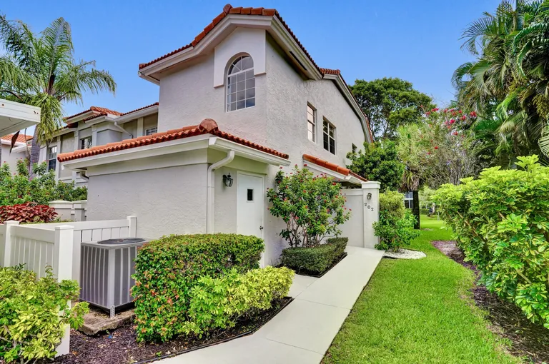 7669 Springwater Pl, Boynton Beach, FL 33437