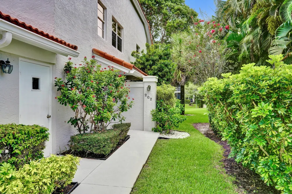 7669 Springwater Pl, Boynton Beach, FL 33437