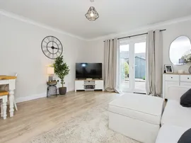 Sassoon Close, Newmarket thumb 3